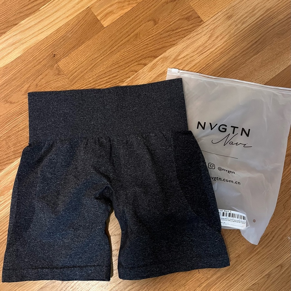 NWT NVGTN CONTOUR SEAMLESS SHORTS BLACK